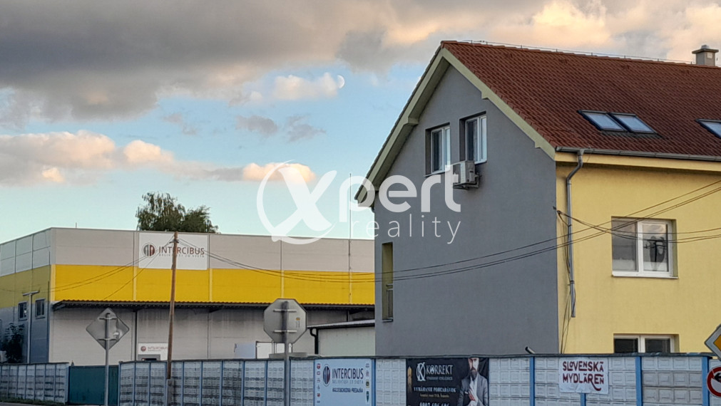 Predaj Exkluzívne priemyselný  areál v celku v Šamoríne na Seneckej ul., blízko R7