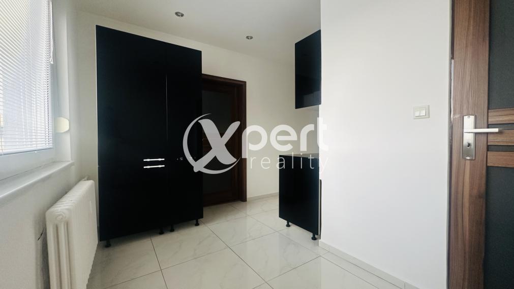 Slnečný 3 izbový byt v obľúbenej lokalite na predaj