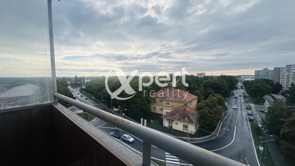 Slnečný 3 izbový byt v obľúbenej lokalite na predaj