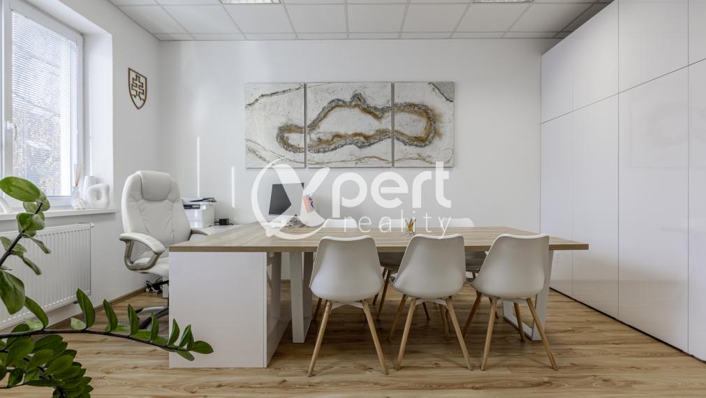 Rodinný dom s multifunkčným využitím v  centre Galanty