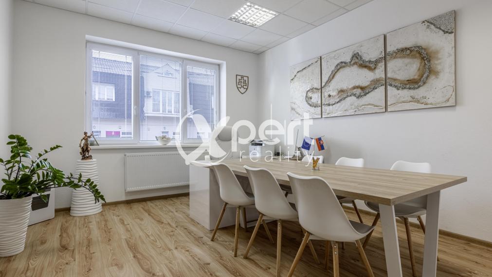 Rodinný dom s multifunkčným využitím v  centre Galanty