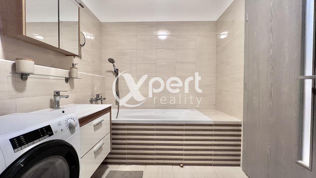 Slnečný 3 izbový byt v obľúbenej lokalite na predaj