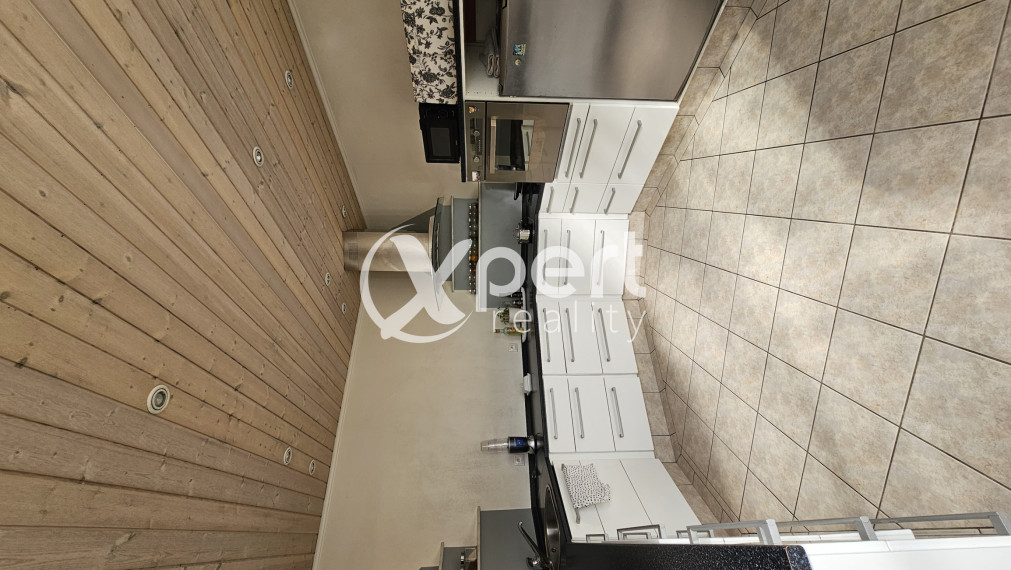 Viacúčelový celopodpivničený, poschodový bytový dom