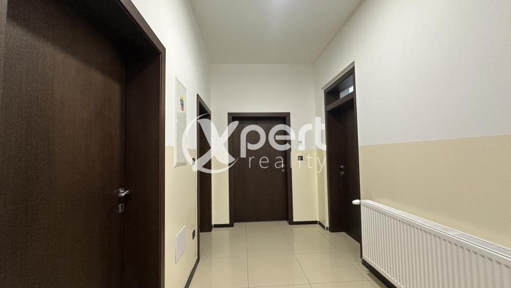 Na prenájom polyfunkčná budova, kancelárie, obchodné priestory a služby