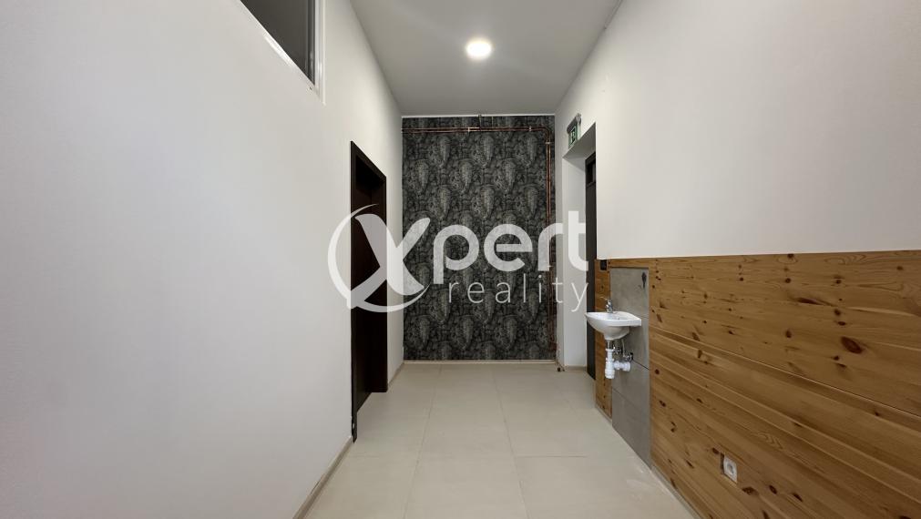 Na prenájom polyfunkčná budova, kancelárie, obchodné priestory a služby