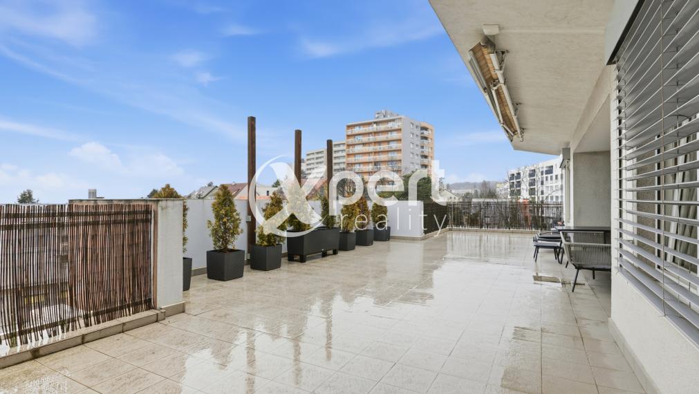 „Hľadáte bývanie, kde niet priestoru pre kompromisy?“ 4-izbový penthouse na najvyššom poschodí s terasami, krbom a absolútnym súkromím na Kramároch.