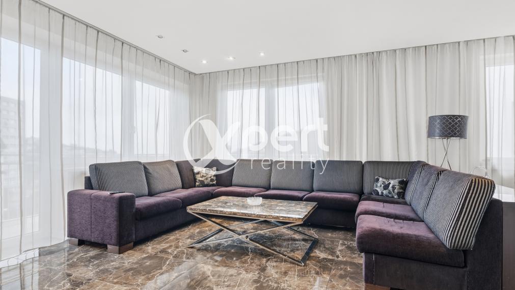 „Hľadáte bývanie, kde niet priestoru pre kompromisy?“ 4-izbový penthouse na najvyššom poschodí s terasami, krbom a absolútnym súkromím na Kramároch.