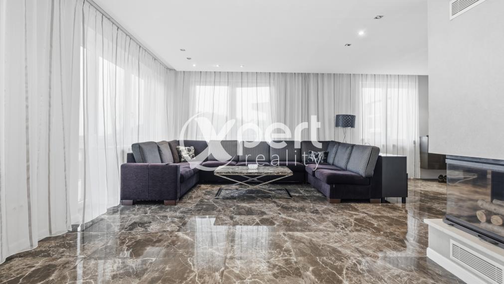 „Hľadáte bývanie, kde niet priestoru pre kompromisy?“ 4-izbový penthouse na najvyššom poschodí s terasami, krbom a absolútnym súkromím na Kramároch.