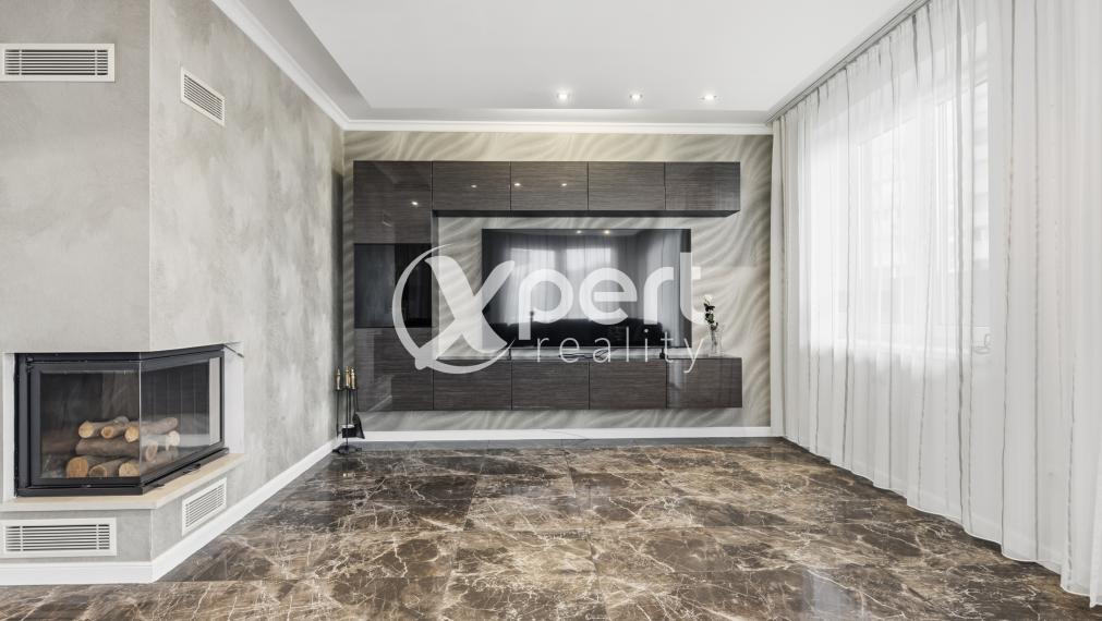 „Hľadáte bývanie, kde niet priestoru pre kompromisy?“ 4-izbový penthouse na najvyššom poschodí s terasami, krbom a absolútnym súkromím na Kramároch.