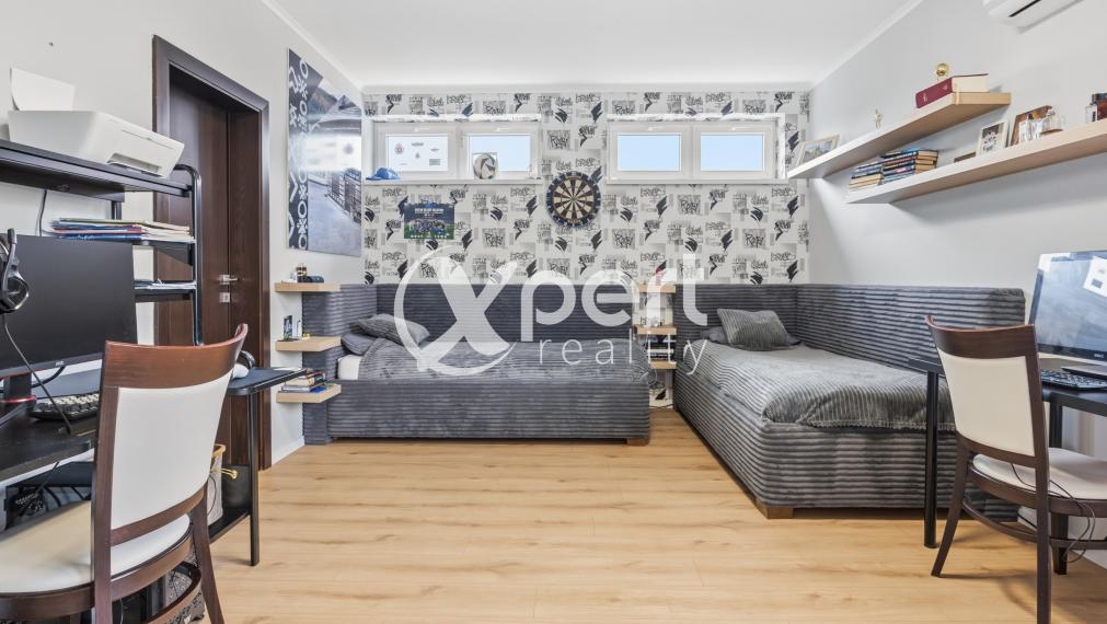 „Hľadáte bývanie, kde niet priestoru pre kompromisy?“ 4-izbový penthouse na najvyššom poschodí s terasami, krbom a absolútnym súkromím na Kramároch.