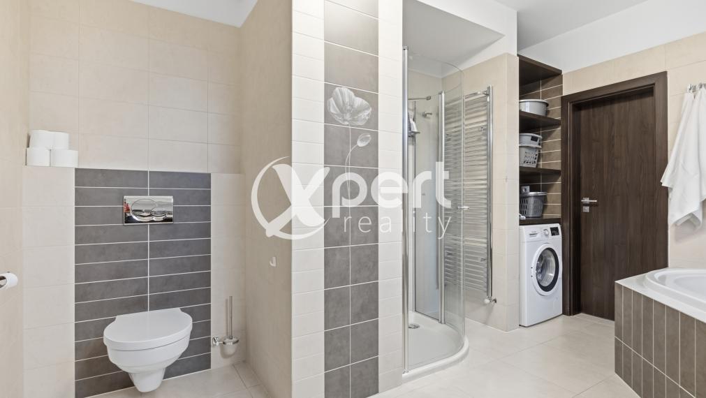 „Hľadáte bývanie, kde niet priestoru pre kompromisy?“ 4-izbový penthouse na najvyššom poschodí s terasami, krbom a absolútnym súkromím na Kramároch.