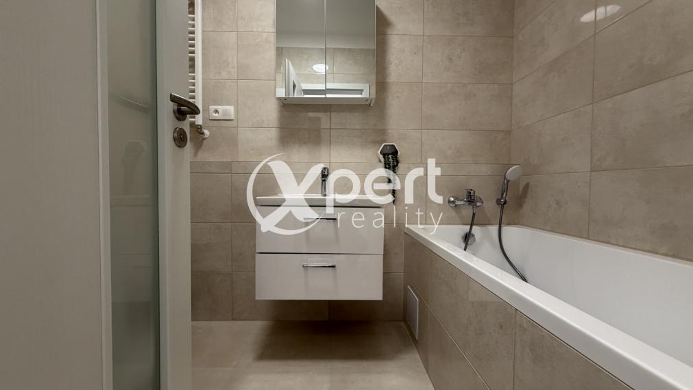 Prenájom 2 izbového bytu s parkovacím státím v podzemnej garáži