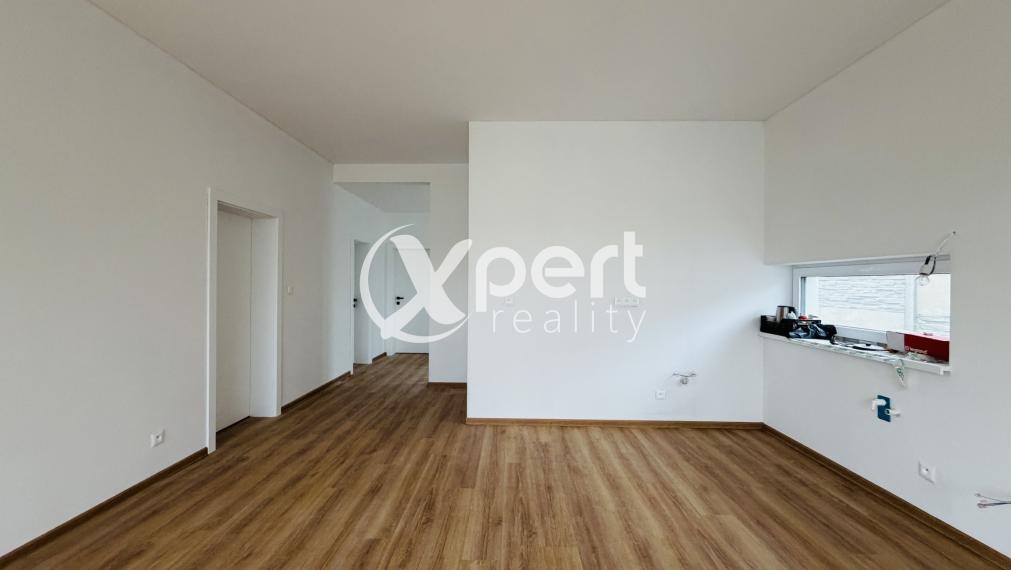 4-IZBOVÝ RODINNÝ DOM NA PREDAJ V NOVEJ LOKALITE - TOPOĽNICA