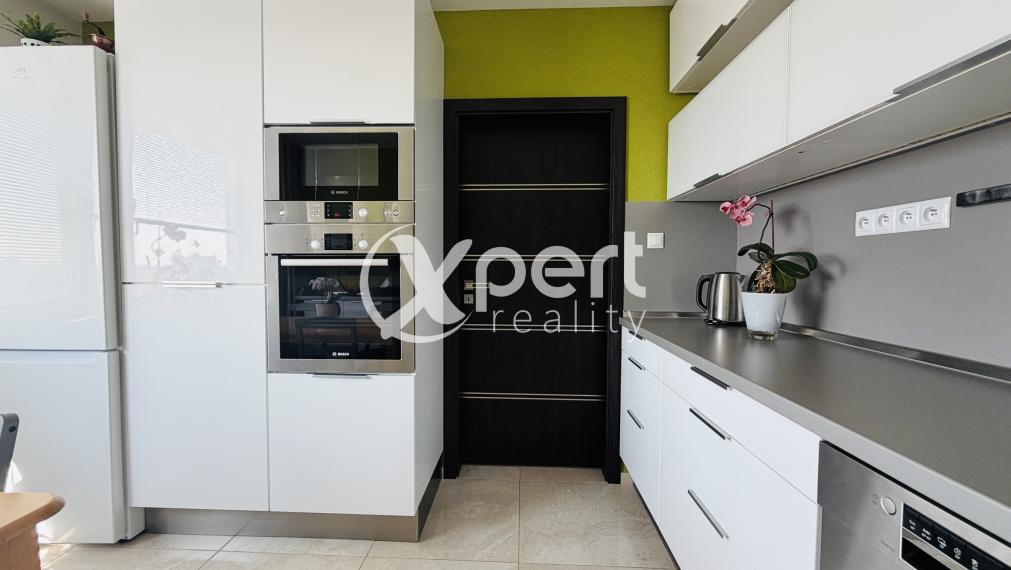 Slnečný 3 izbový byt v obľúbenej lokalite na predaj