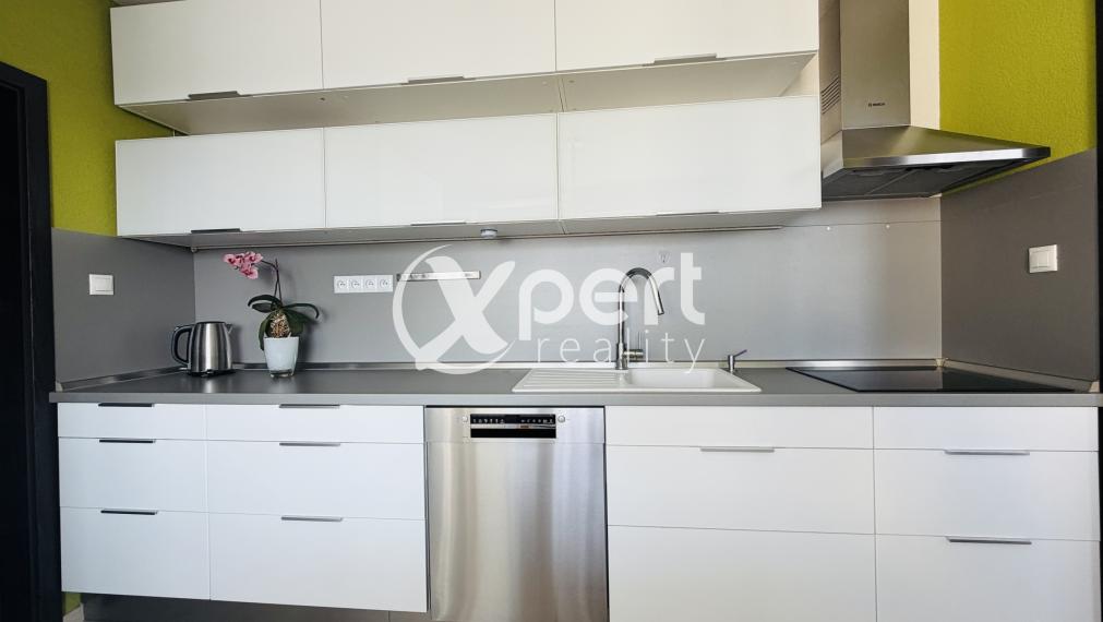 Slnečný 3 izbový byt v obľúbenej lokalite na predaj