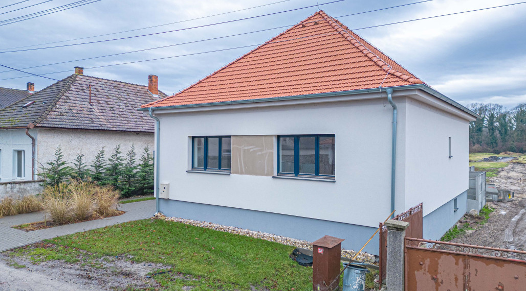 4 IZBOVÝ RODINNÝ DOM S TERASOU A PIVNICOU