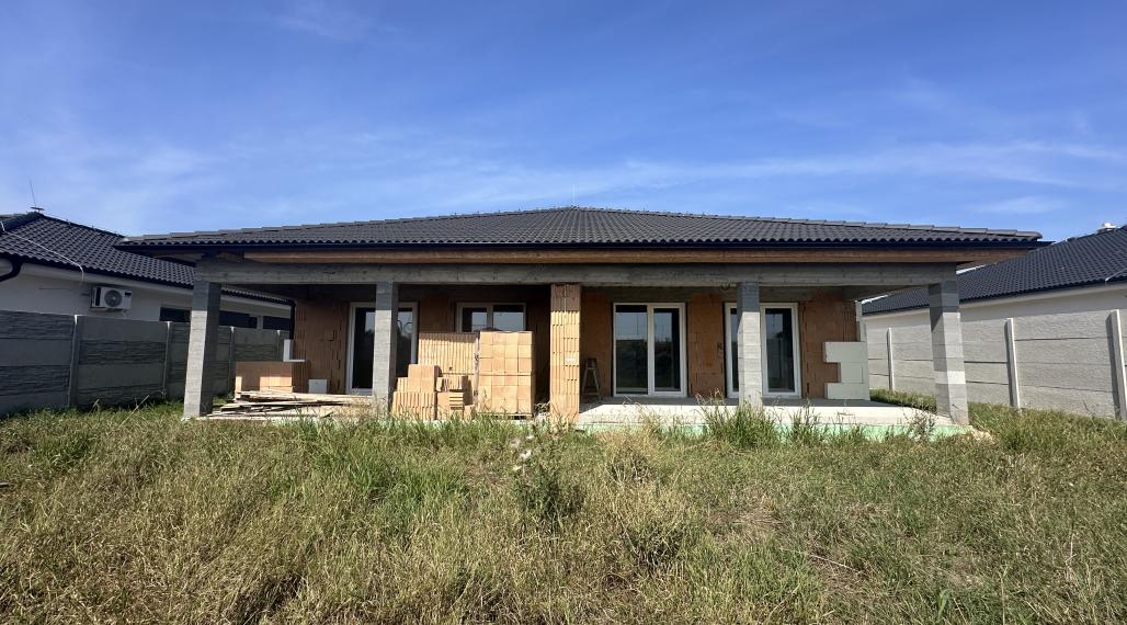 Novostavba v tichej časti obce Lehnice je na predaj