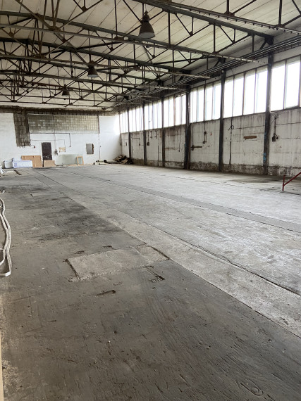 Na prenájom spevnené plochy, garáže, parkoviská