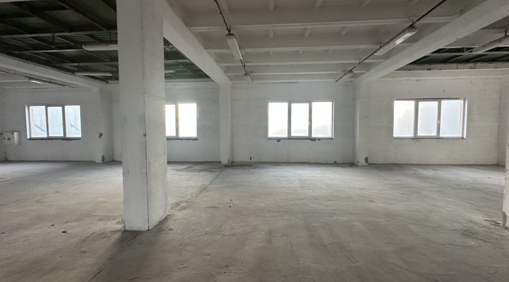 NA PRENÁJOM: Skladová hala s nákladným výťahom