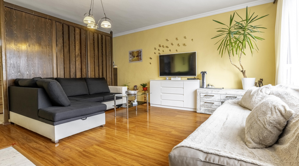 ZNÍŽENÁ CENA. Rodinný dom na predaj s garážou a  záhradou