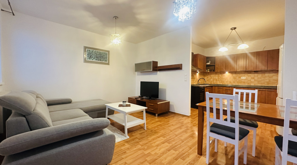 2-izbový byt na prenájom v centre Galanty s garážovým státím