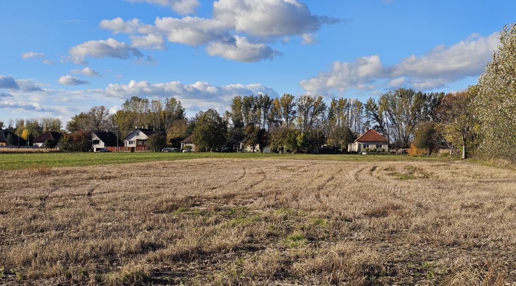 PREDAJ POZEMKU O VÝMERE 3453 M2 s rozmermi : 99 x 35 M na investíciu