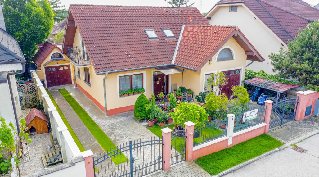 ZNÍŽENÁ CENA. Krásny rodinný dom priamo v centre na predaj