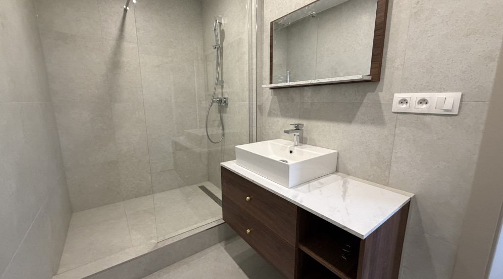 PRENÁJOM. Dizajnový 2Izbový byt pripravený na nasťahovanie