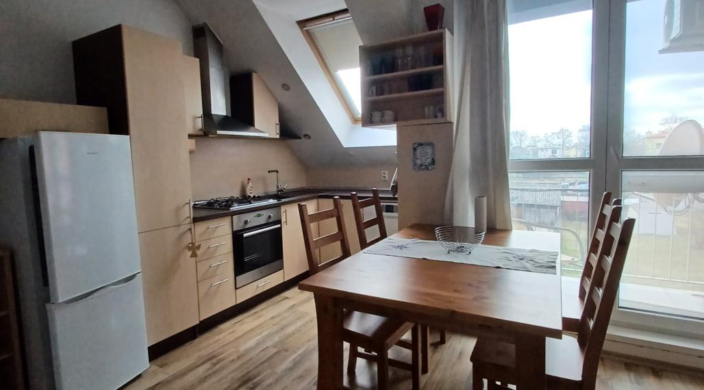 PRENÁJOM - 4i veľkometrážny byt so zariadením v  Gabčíkove