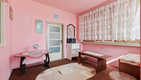 Starší rodinný dom vo vyhľadávanej obci na predaj - fotografia 3