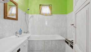 Starší rodinný dom vo vyhľadávanej obci na predaj - fotografia 8