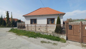 Nasťahujte sa bez starostí, bez nutnosti rekonštrukcie! 4 izbový rodinný dom s garážou v Gabčíkove - fotografia 3