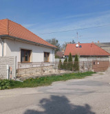 Nasťahujte sa bez starostí, bez nutnosti rekonštrukcie! 4 izbový rodinný dom s garážou v Gabčíkove - fotografia 2