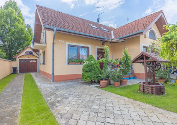 ZNÍŽENÁ CENA.NA PREDAJ RODINNÝ DOM PRIAMO V CENTRE