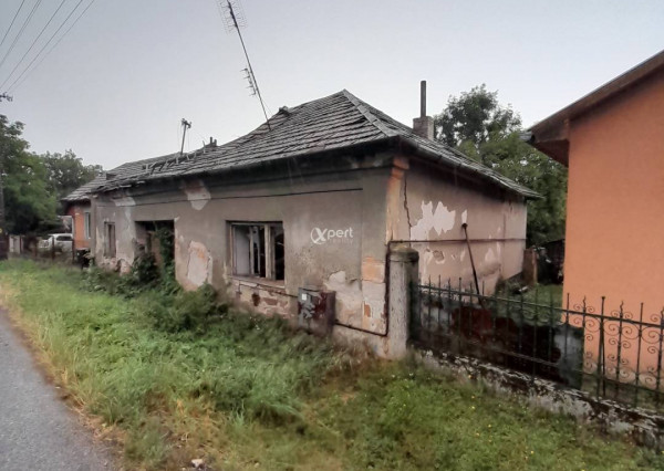 Predaj stavebný pozemok so starým rodinným domom v obciTekovské Lužany