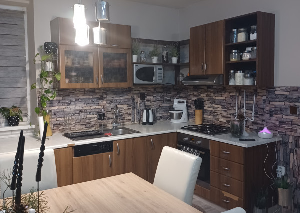 REZERVOVANÉ - Veľkometrážny 2 izbový byt po rekonštrukcii na ul. Janka Alexyho, Dúbravka