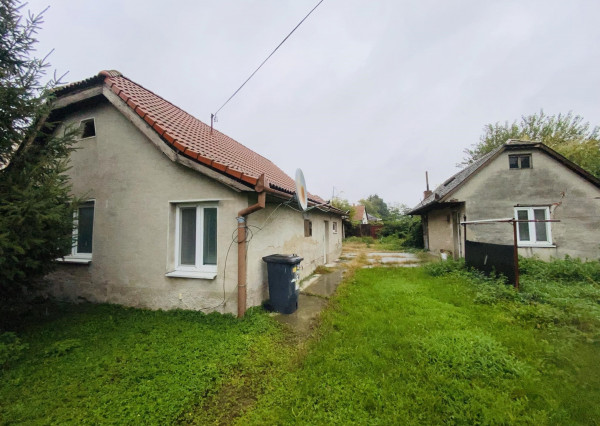 REZERVOVANÉ !!! Predám 4 izbový rodinný dom s malým pozemkom v obci Benková Potôň  - nutná rekonštrukcia
