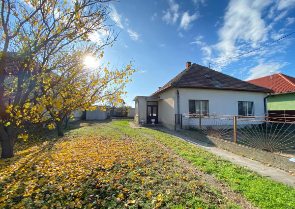 NOVÁ CENA !!!Na predaj stavebný pozemok 1871 m2 so starším rd v obci Vrakúň - okres Dunajská Streda / 125 000,-€
