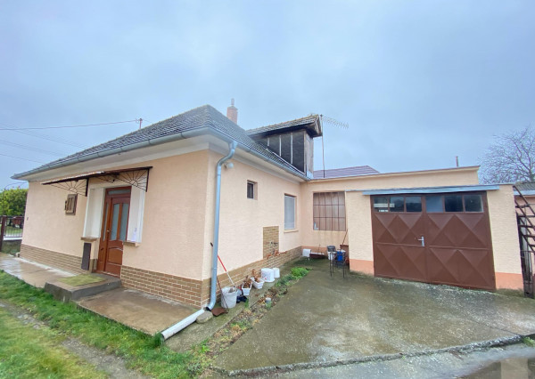 Na predaj 3 izbový rodinný dom s pozemkom 910 m2v obci Dolný Štál