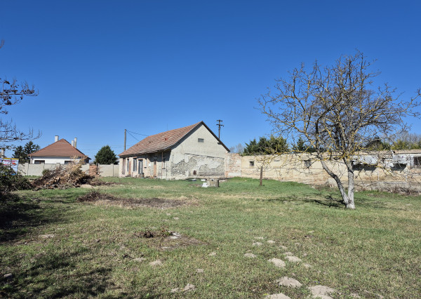 PREDAJ, starší rodinný dom s veĺkým pozemkom