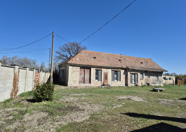 PREDAJ, starší rodinný dom s veĺkým pozemkom