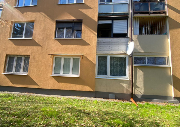 A K C I A    Na predaj 3 izbový byt na prízemí  s loggiou v pôvodnom stave na sídlisku Boriny 103 000,-€