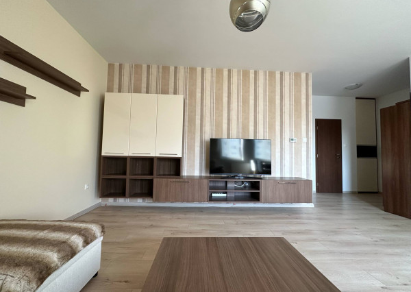 Na prenájom krásny a kompletne zariadený 2 izbový  byt na ulici Komenského v Dunajskej Strede v budove ROTUNDA