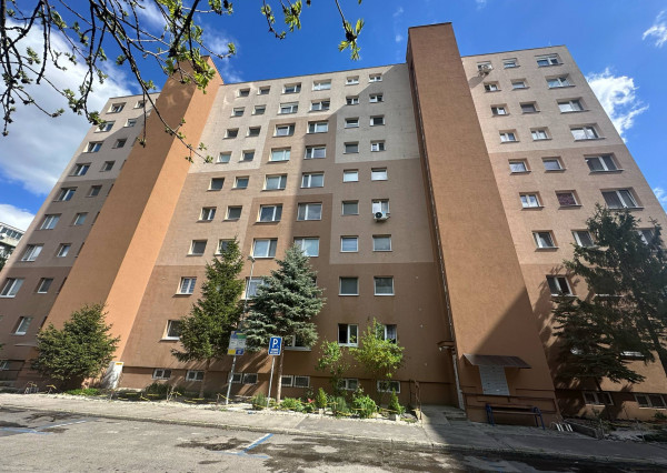 Na prenájom  3 izbový byt s balkónom  v centre mesta Dunajská Streda/ Rybný trh/sídlisko Východ