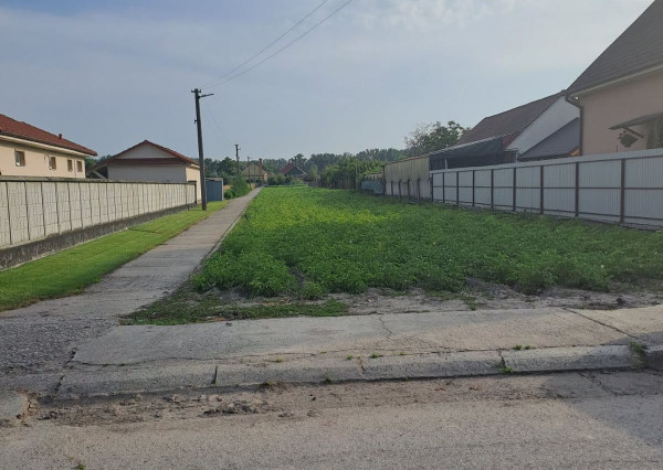 Záhrada vo výmere 1000 m2, Baloň