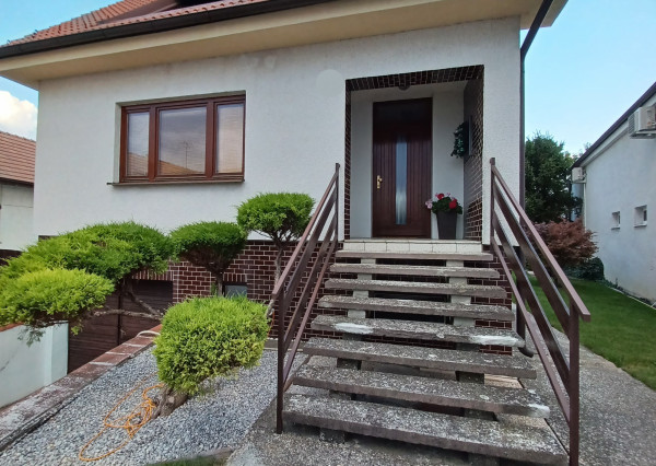 PREDAJ - Veľkorysý 5 izbový rodinný dom v Slovenskom Grobe