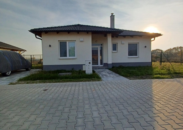 NOVOSTAVBA - 4i bungalov v pokojnej časti Gabčíkova