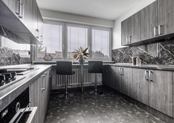 ZNÍŽENÁ CENA. Rodinný dom na predaj s garážou a  záhradou