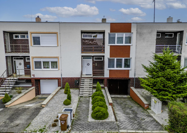 NA PREDAJ RODINNÝ DOM S GARÁŽOU A SLNEČNOU ZÁHRADOU