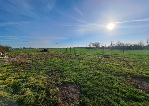 PREDAJ POZEMKU O VÝMERE 3453 M2 s rozmermi : 99 x 35 M